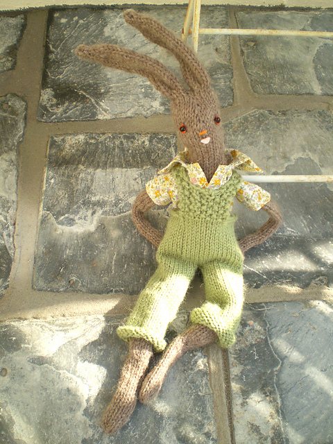 Knitted hare belles & beaus - Ernest