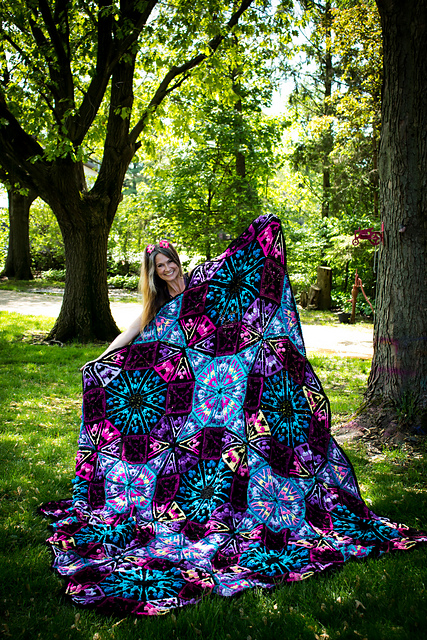 Kaleidoscope Bleu Hooded Blanket