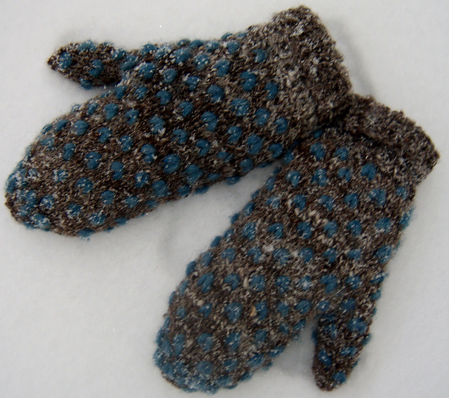 Thrumming Away Mittens