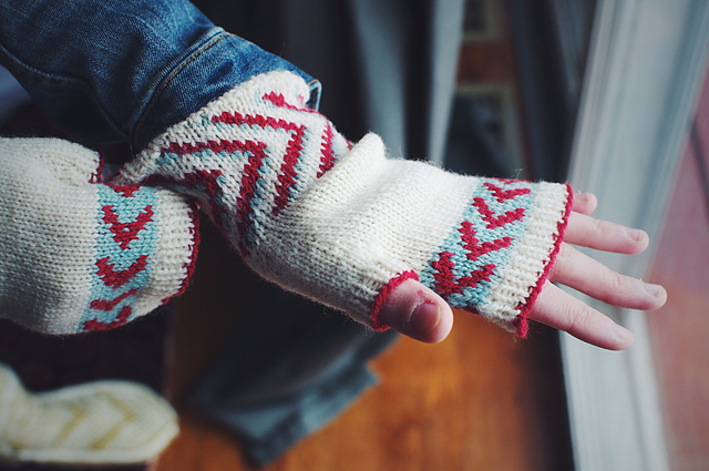 Ravelry: Midwest Mitts pattern by Andrea Mowry