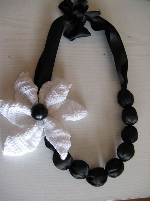 6 Petal Flower Necklace