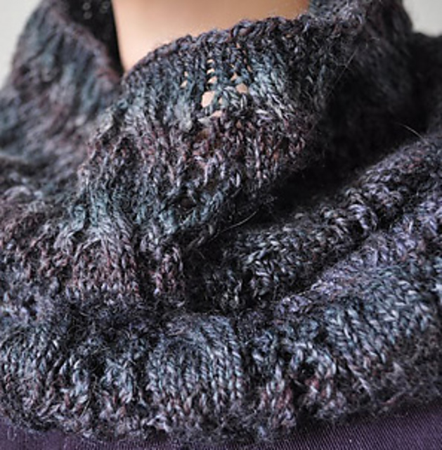Sausalito Smoky Cables-and-Lace Cowl
