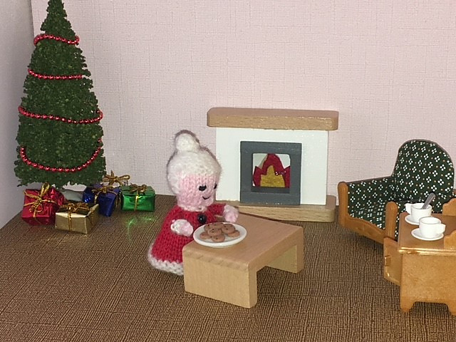 Tiny Tiny Mrs. Claus