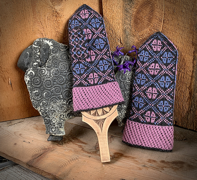 Fenced Garden Mittens