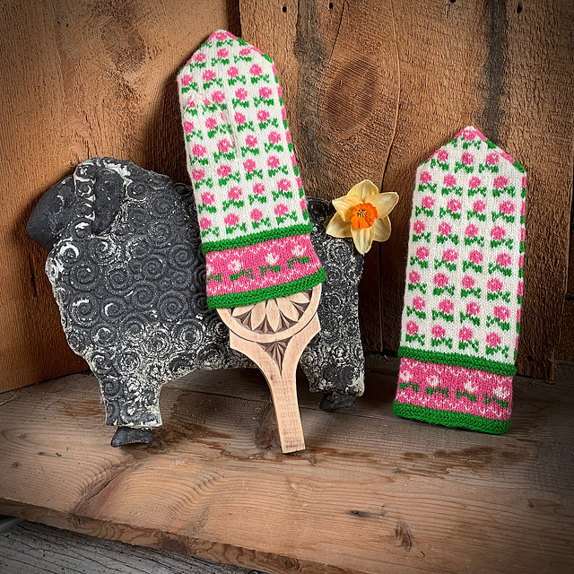 Rosebuds Mittens