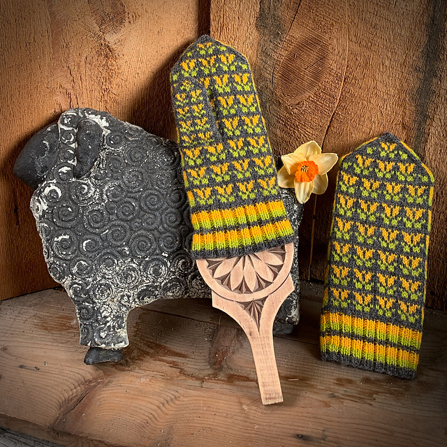 Buttercups Mittens