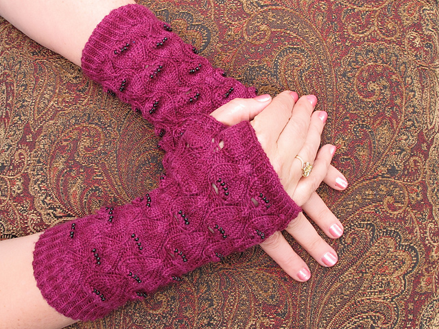 Lacy Leaves Mitts