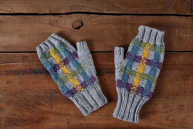 Plaid Mitts