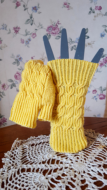 Bavarian Byways Mitts