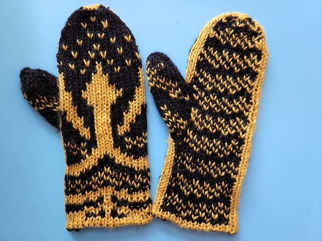 Fire (火) Oven Mittens