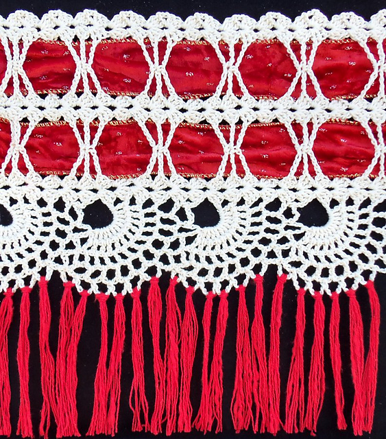 Macreme Cord Lambrequin
