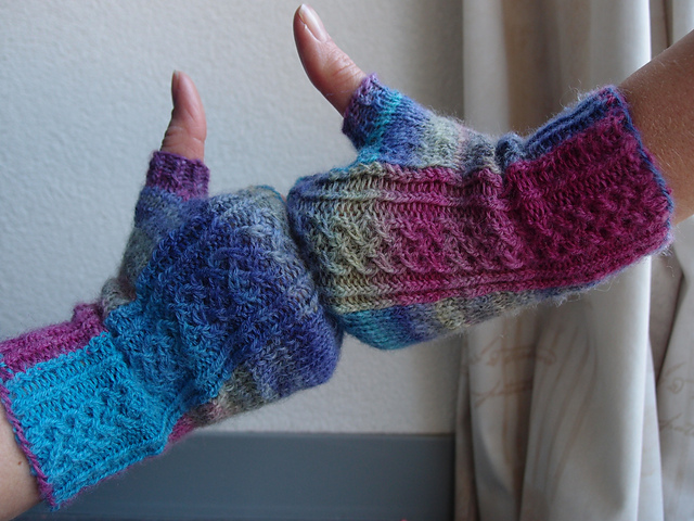 For Lida fingerless mitts
