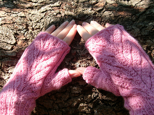 Loopy Leaves Gloves