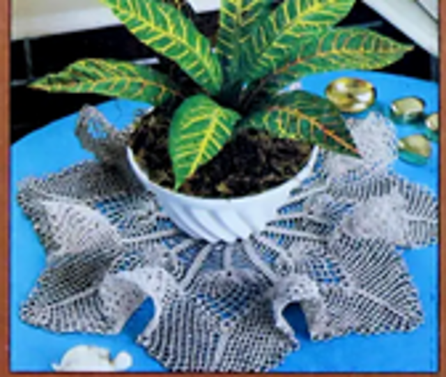 Flounced Table Center