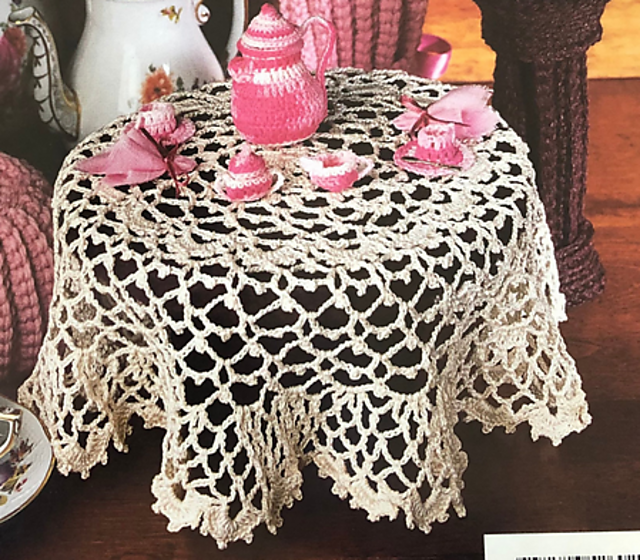 Romantic Dining Room: Tablecloth