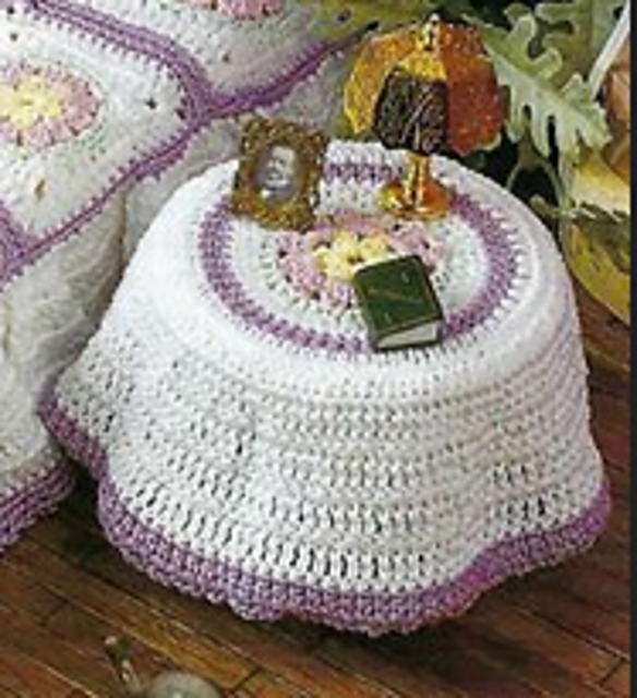 Floral Motif Bedroom: Tablecloth