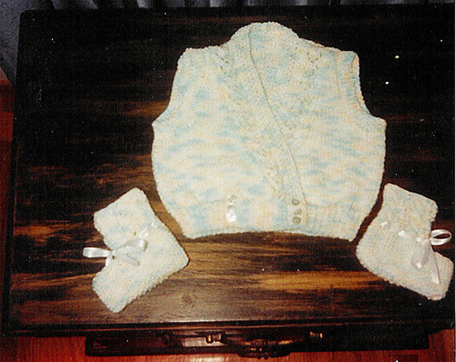 #06 Cross-over Sleeveless Cardigan