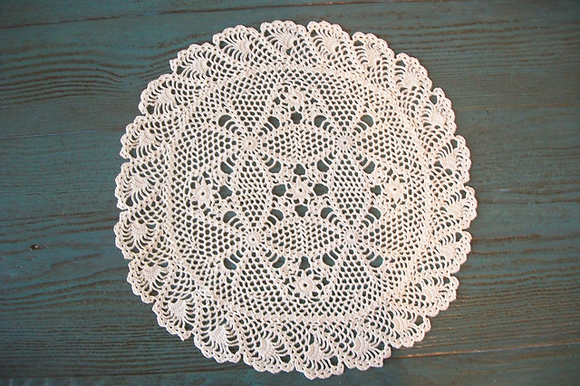 Doily with Pineapple Border