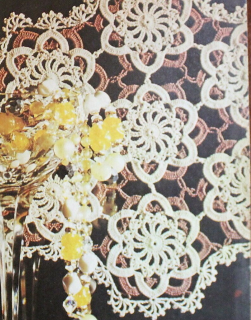 Two-Tone Oval Doily