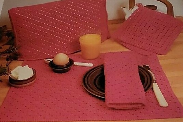 Raspberry Table Set