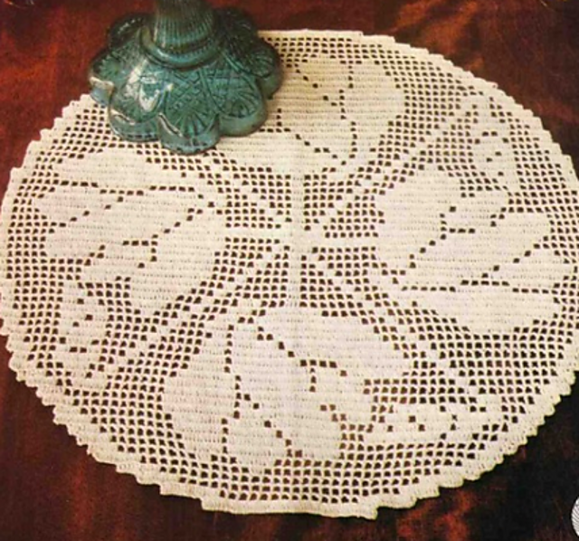 Table Center in Net Crochet