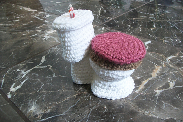 Ravelry: Commode pattern by Annie Potter