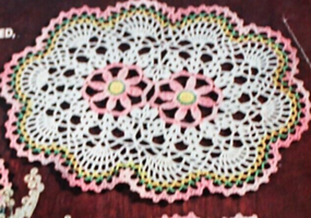 The Three Way Daisy - Oval Doily