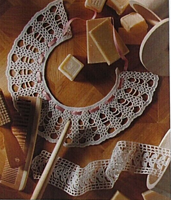 Page Collar And Lace
