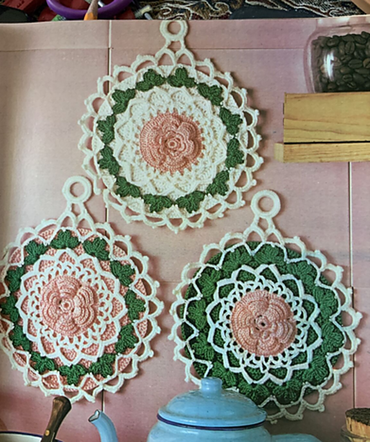 Kettle Holders with Raised Flowers