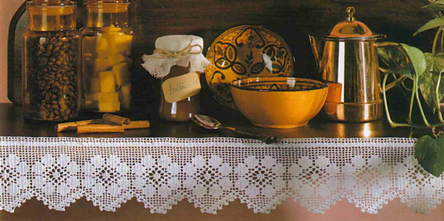 Puntilla con amapolas