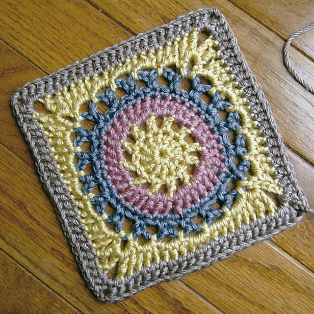 Circled Granny Square - US Version