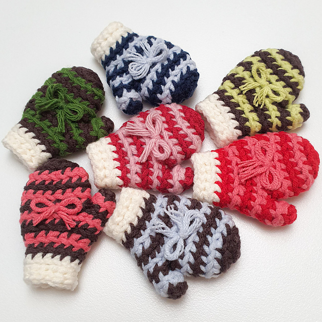 Stripe Mitten Keyring