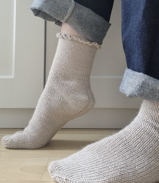 Ultra Easy Ruffle Socks (Fine Edition)