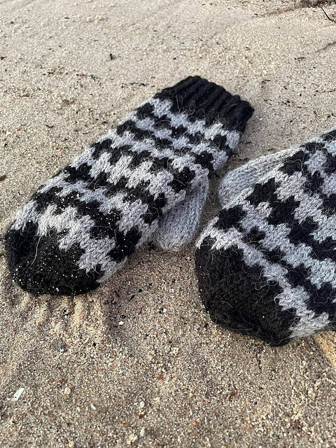 Easy Edgy Mittens