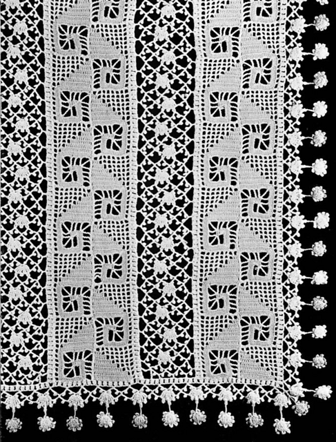 Greek Key Bedspread No. 425