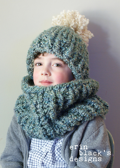 Chunky Knit Pom-Pom Hat and Cowl Set (Hat026)