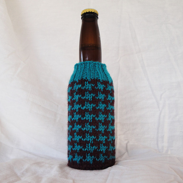 Houndstooth Bottle Coozie