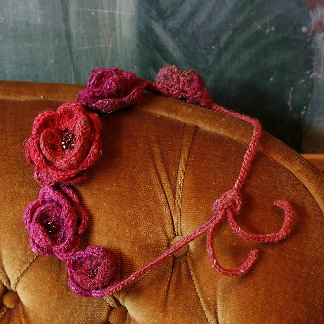 Collier aux roses d' hiver