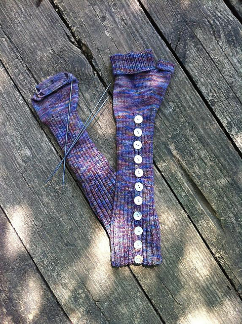 Reversible Button-up Fingerless Gloves