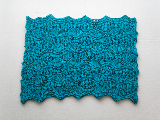 Wavy Scallops Cowl