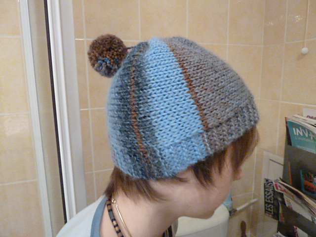 bonnet à rayures verticales