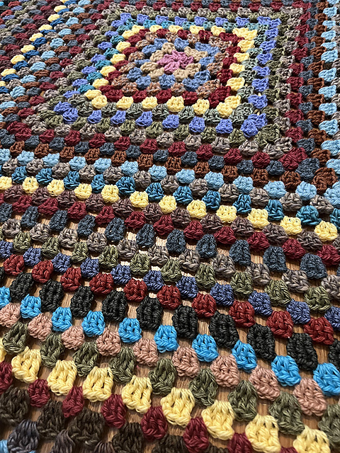 Ripple-Free Lie-Flat Granny Square Blanket