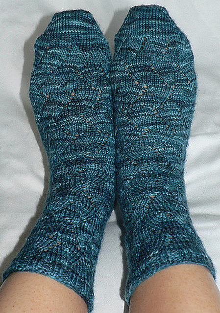eyelet & flame chevron socks