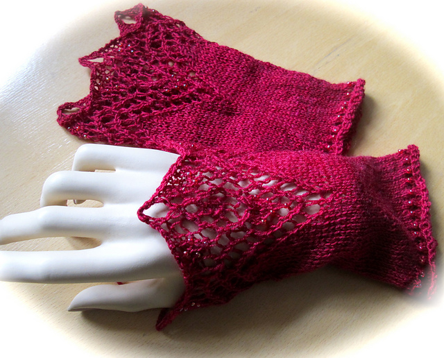 Mystery AddOn Stulpe / wrist warmer "Leccornia"