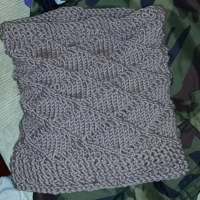 Seed border argyle stitch cowl