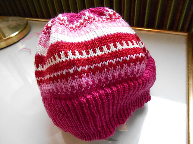 2444 Child's hat in tubular fairisle