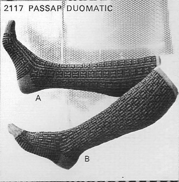 2117 Men's knee socks in two colours