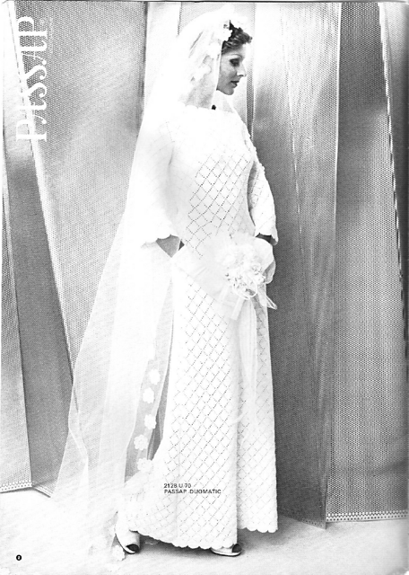2128 Wedding dress