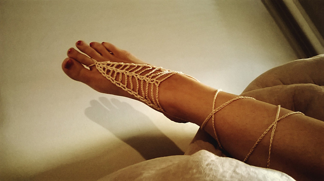 It's V Stitch Barefoot Sandals