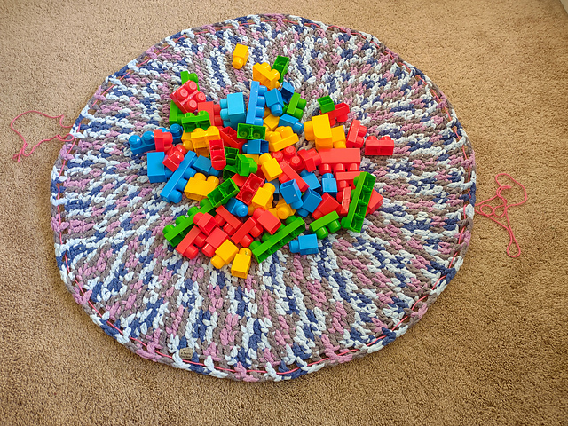 Ravelry: Drawstring Toy Storage Play Mat pattern by Elizabeth McKinney